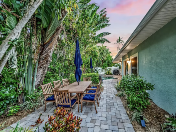 Four Bedroom Vacation Home in Holmes Beach Close to Beach